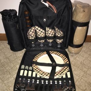 Picnic at Ascot backpack for 4